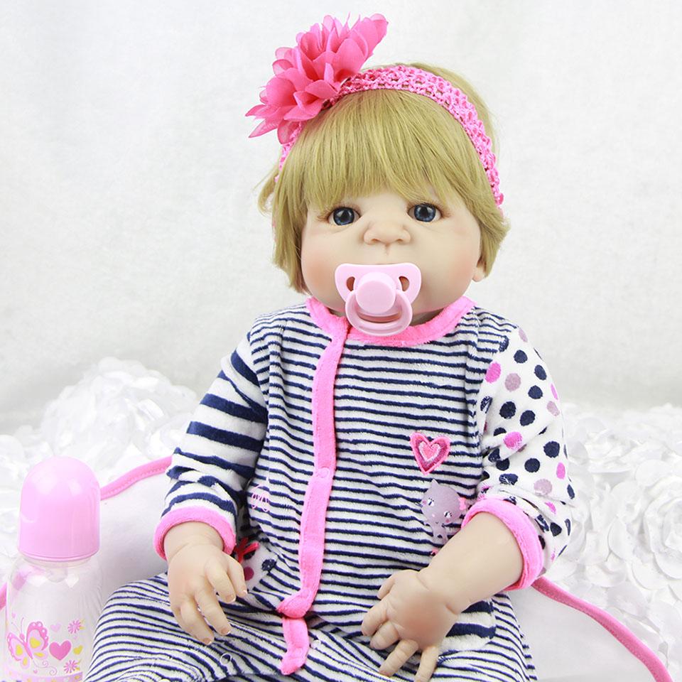 Bebe Reborn Aurora Linda Boneca de Silicone Vinil Macio + Girafinha de Presente